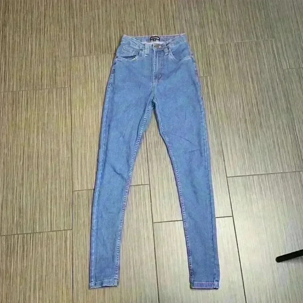 Pretty Little Thing Women's Blue Medium Wash High Rise Denim Skinny Jeans Size 6